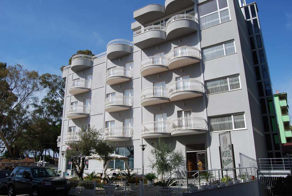 Hotel Marika Голем Екстер'єр фото