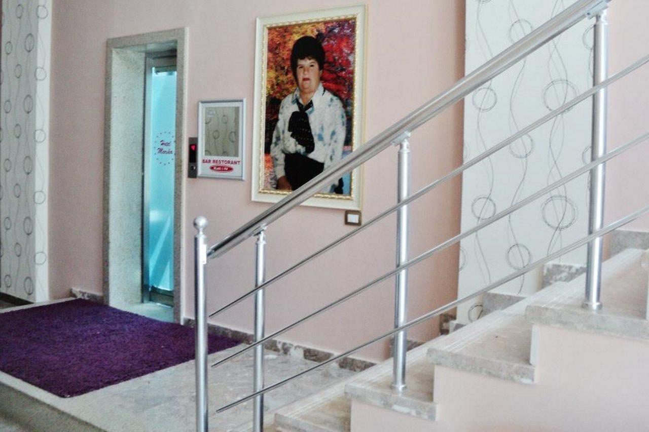 Hotel Marika Голем Екстер'єр фото