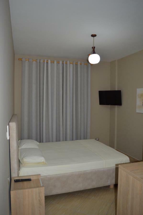 Hotel Marika Голем Екстер'єр фото