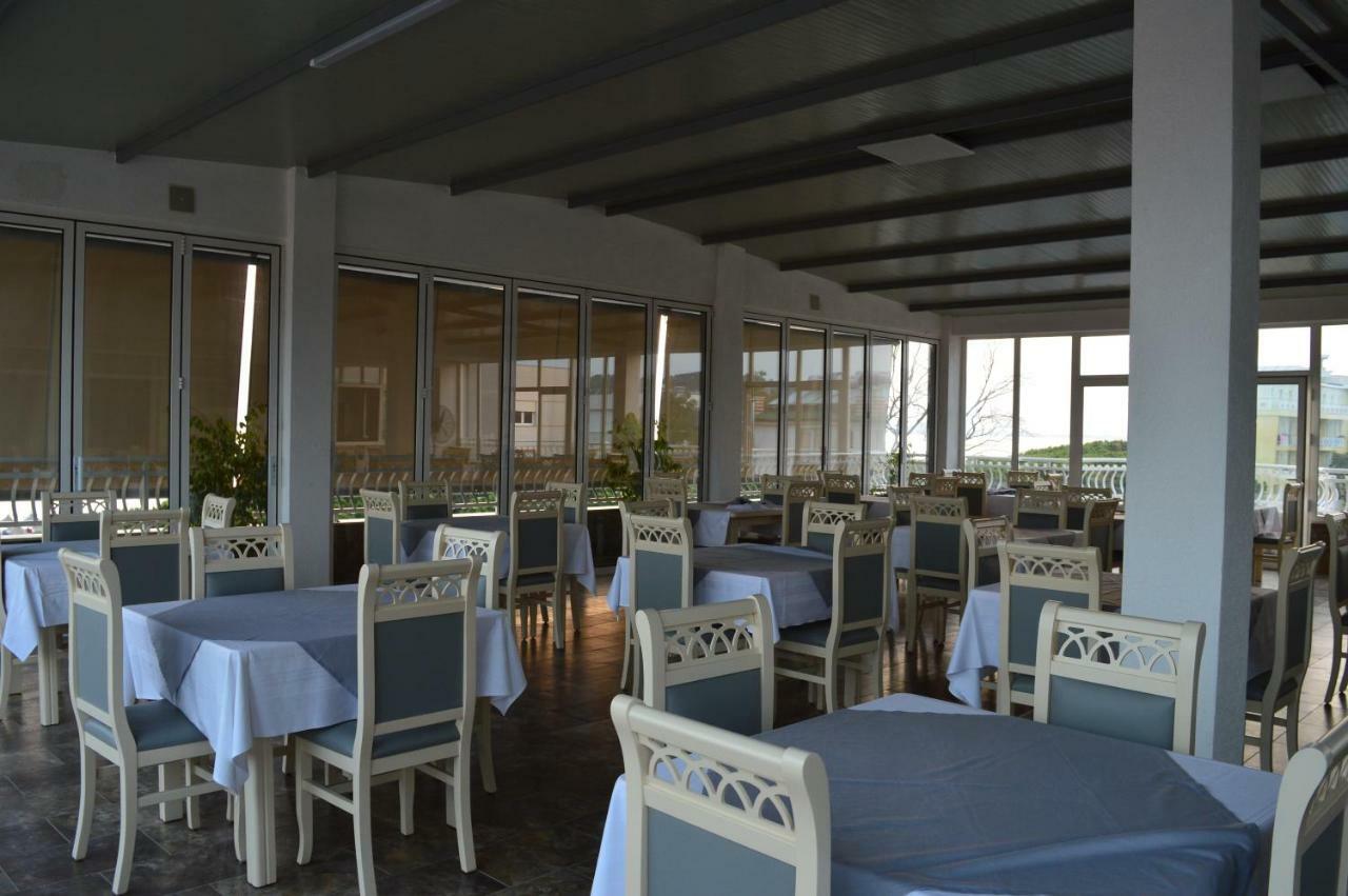 Hotel Marika Голем Екстер'єр фото