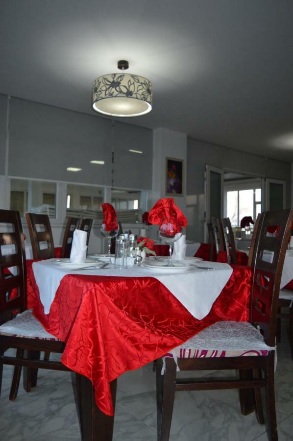 Hotel Marika Голем Екстер'єр фото