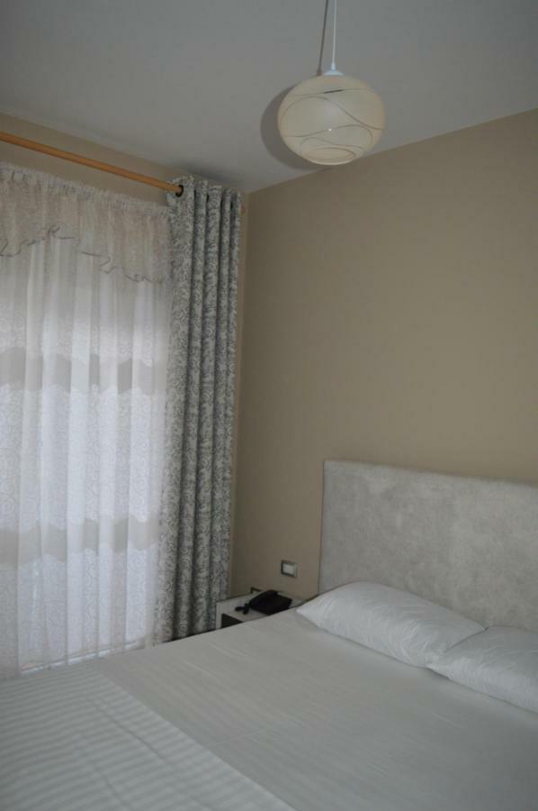 Hotel Marika Голем Екстер'єр фото