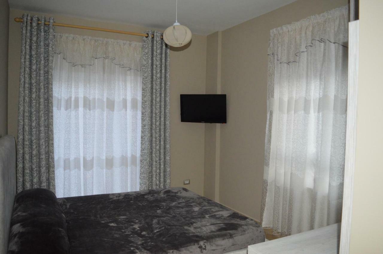 Hotel Marika Голем Екстер'єр фото