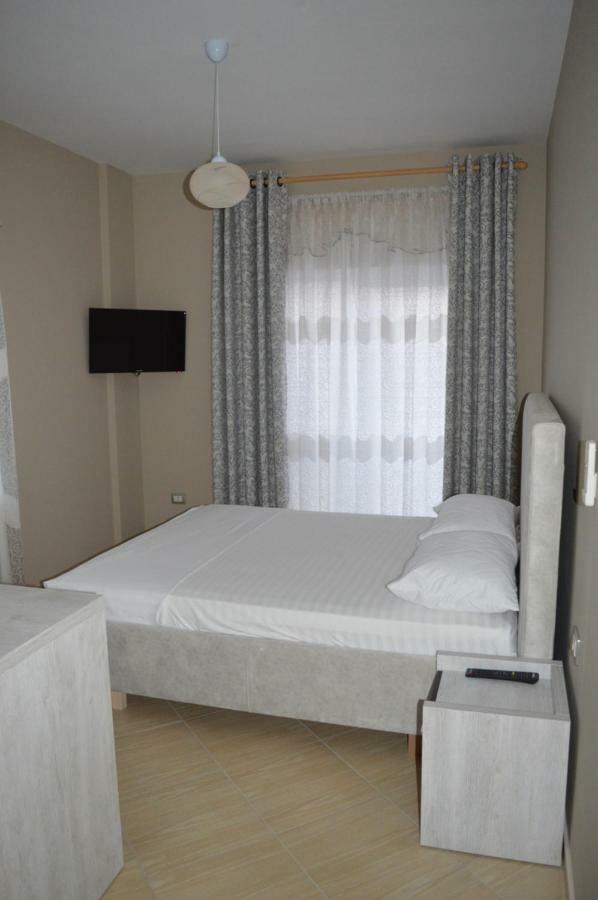 Hotel Marika Голем Екстер'єр фото